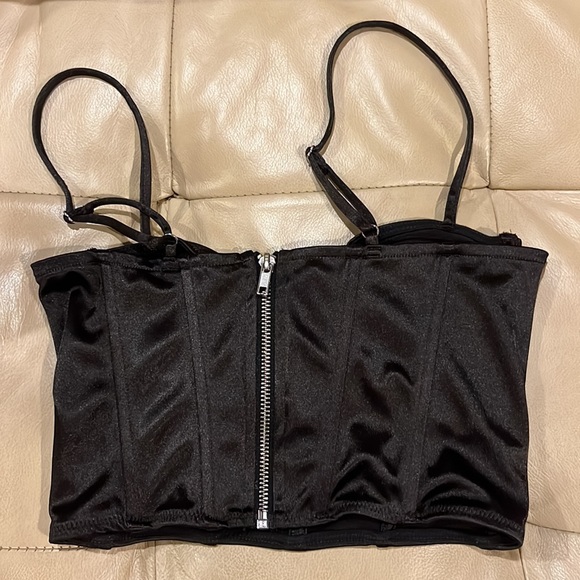 Black corset style crop top - Picture 2 of 3